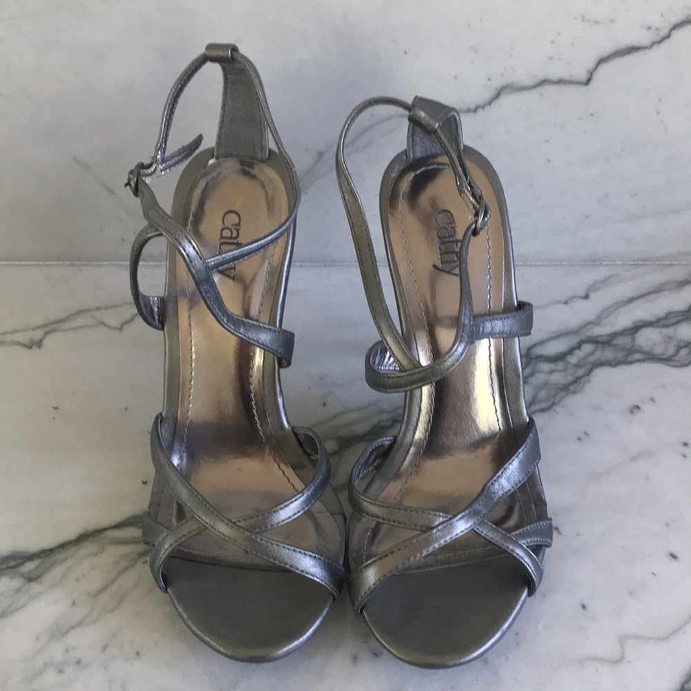 Heels - Picture 2 of 3